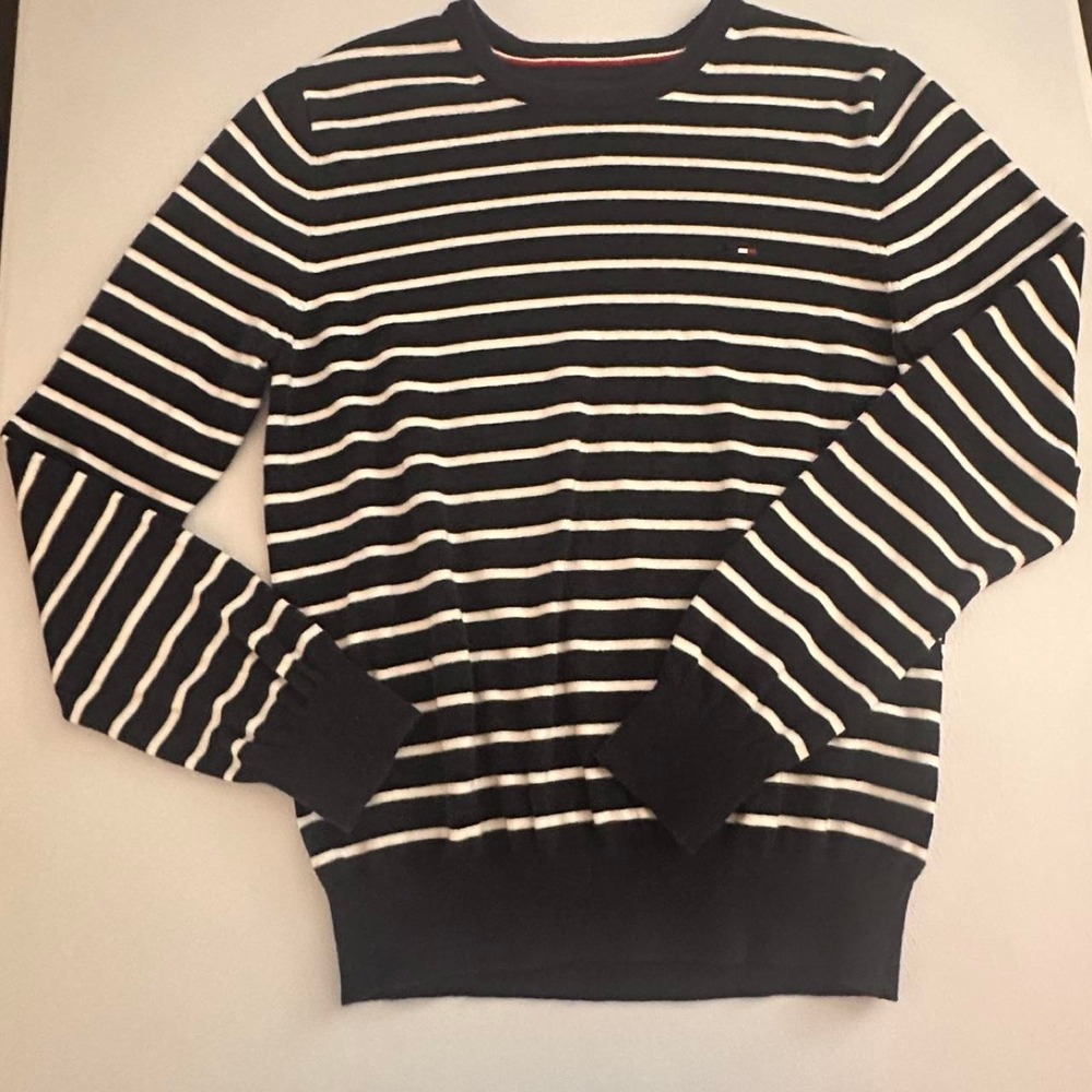 Tommy Hilfiger sweater size small